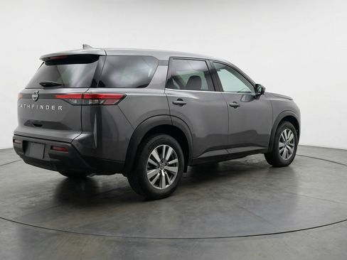 Used 2025 Nissan Pathfinder SV image 9