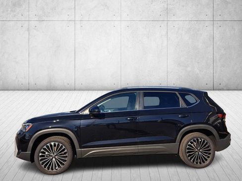 Used 2025 Volkswagen Taos SE image 7