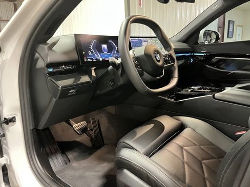 Used 2025 BMW 530i xDrive image 13