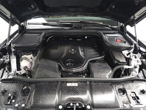 Used 2024 Mercedes-Benz GLS 450 4MATIC image 37
