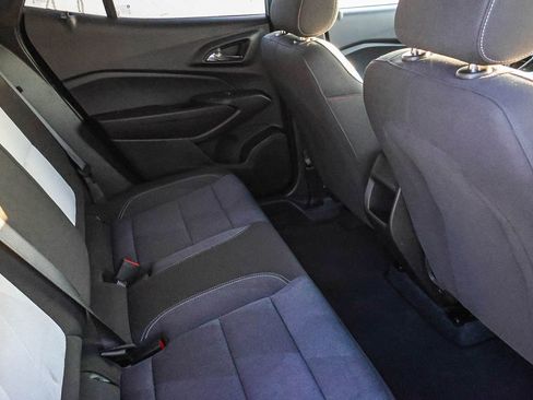 Used 2025 Chevrolet Trax RS image 21