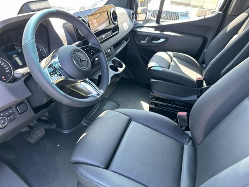 New 2025 Mercedes-Benz Sprinter 2500 image 10