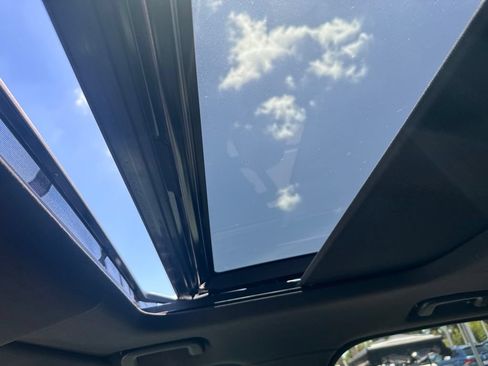 Used 2019 Land Rover Discovery SE AWD/4WD image 9