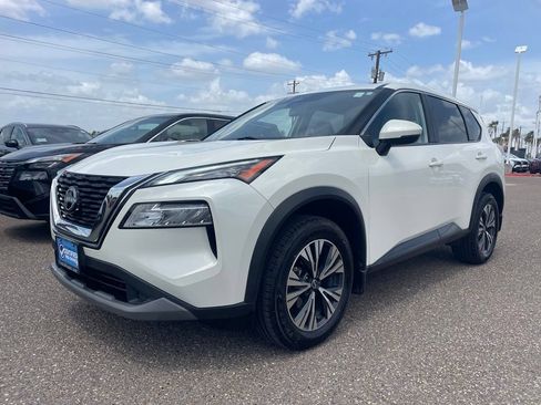 Certified 2022 Nissan Rogue SV FWD image 3