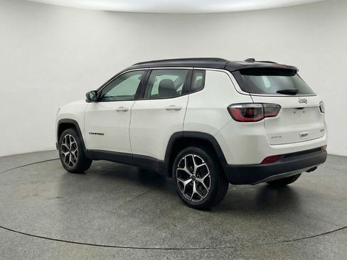 Used 2025 Jeep Compass Limited image 5