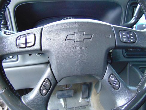 Used 2004 Chevrolet Silverado 2500 LT w/ Heavy-Duty Power Package image 20