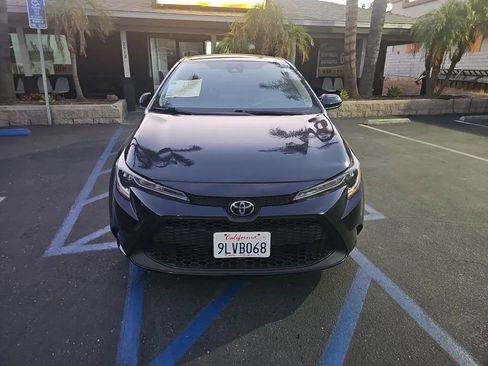Used 2021 Toyota Corolla LE FWD image 2