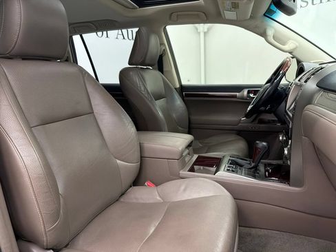 Used 2016 Lexus GX 460 w/ Premium Package AWD/4WD image 34