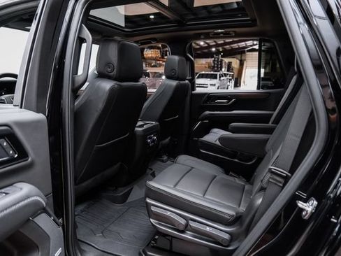 Used 2026 GMC Yukon Denali w/ Sun & Power Step Package AWD/4WD image 16