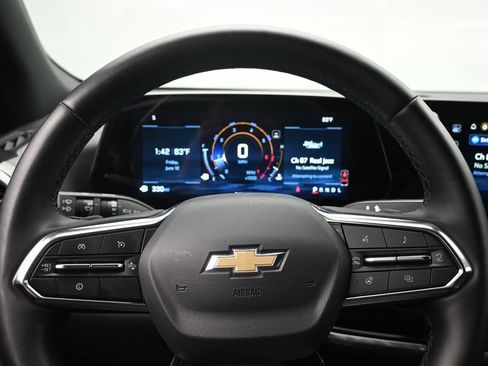 Used 2025 Chevrolet Equinox LT FWD image 12