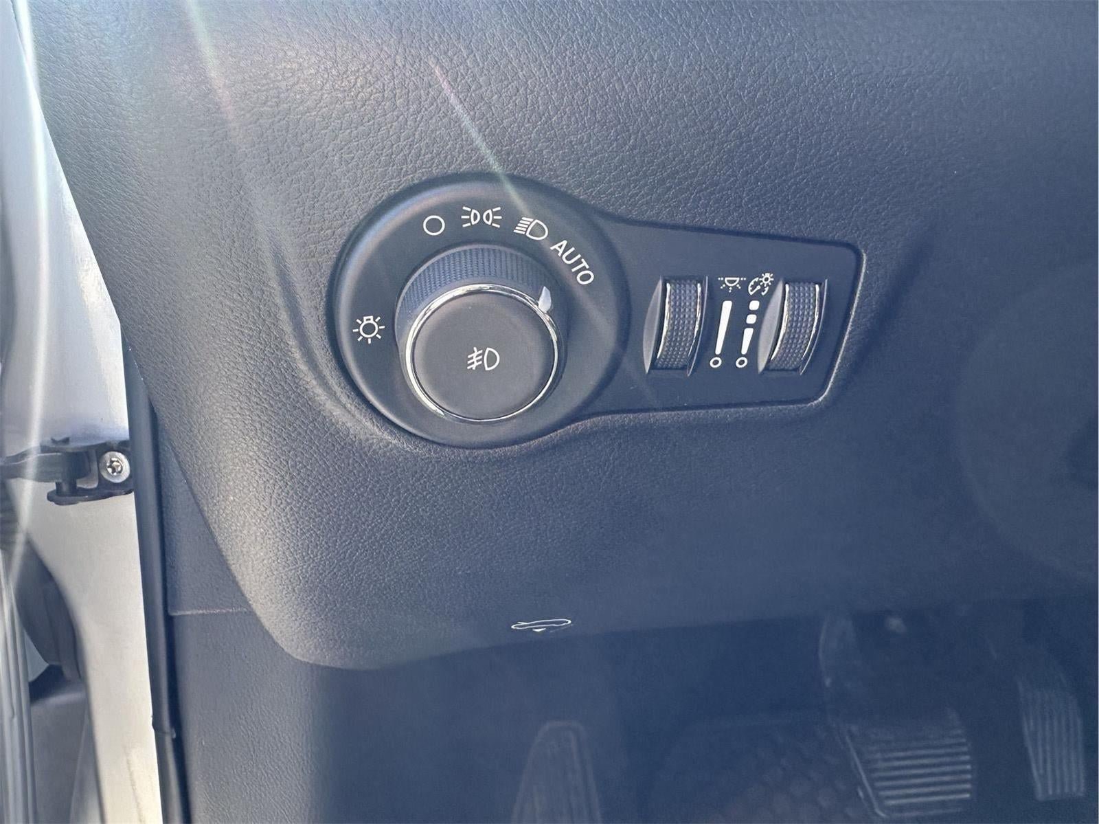 Used 2025 Jeep Compass Trailhawk AWD/4WD image 17