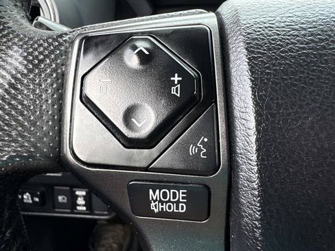 Used 2022 Toyota Tacoma TRD Sport AWD/4WD image 12