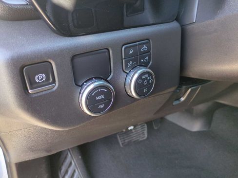 Used 2024 GMC Sierra 1500 SLT image 35