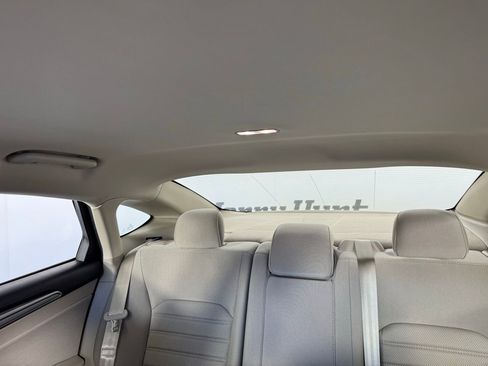 Used 2020 Ford Fusion SE w/ Fleet SE Value Package image 4