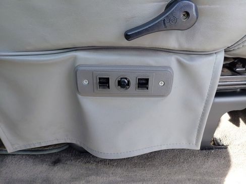 Used 2005 GMC Savana 1500 AWD w/ Preferred Equipment Group image 17