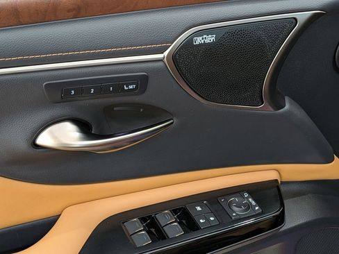 Certified 2024 Lexus ES 300h Ultra Luxury w/ Accessory Package (Z2) image 17