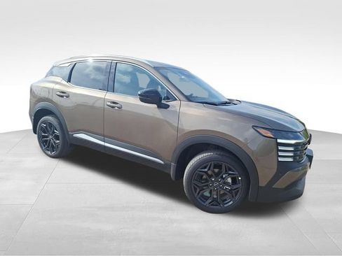 New 2026 Nissan Kicks SR FWD image 1