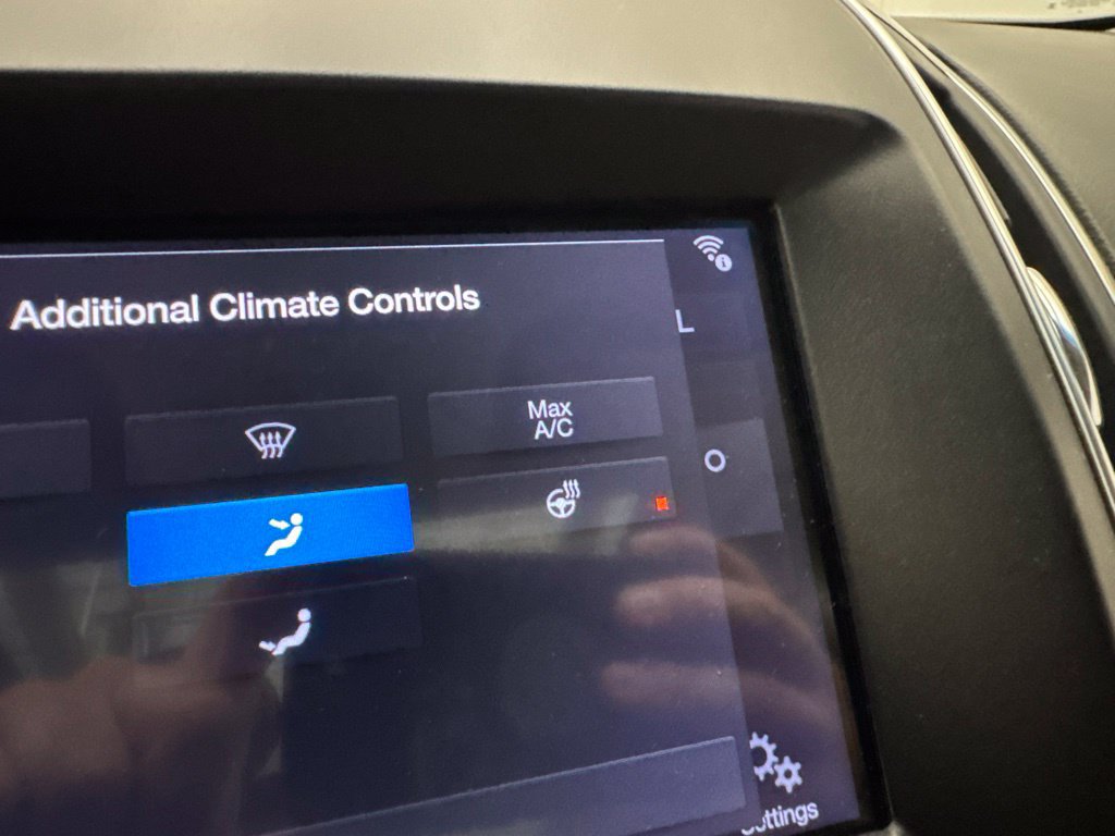 Used 2019 Ford Edge Titanium w/ Equipment Group 301A AWD/4WD image 39