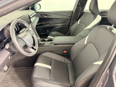 Used 2026 Toyota Camry SE w/ Multimedia Upgrade Package FWD image 5