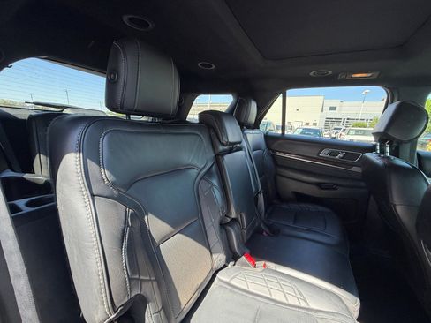 Used 2016 Ford Explorer Platinum AWD/4WD image 18