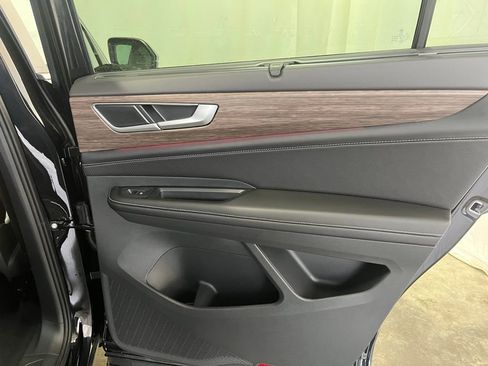 New 2026 Volkswagen Atlas SEL image 23