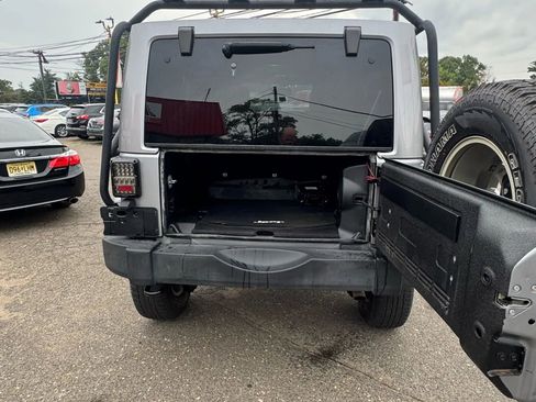 Used 2014 Jeep Wrangler Unlimited Rubicon w/ Connectivity Group image 17