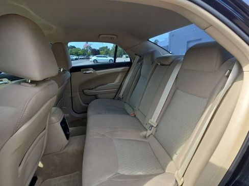 Used 2014 Chrysler 300 RWD image 21