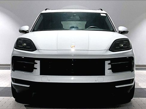 Used 2025 Porsche Cayenne image 13