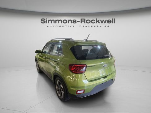 Used 2024 Hyundai Venue SEL image 7