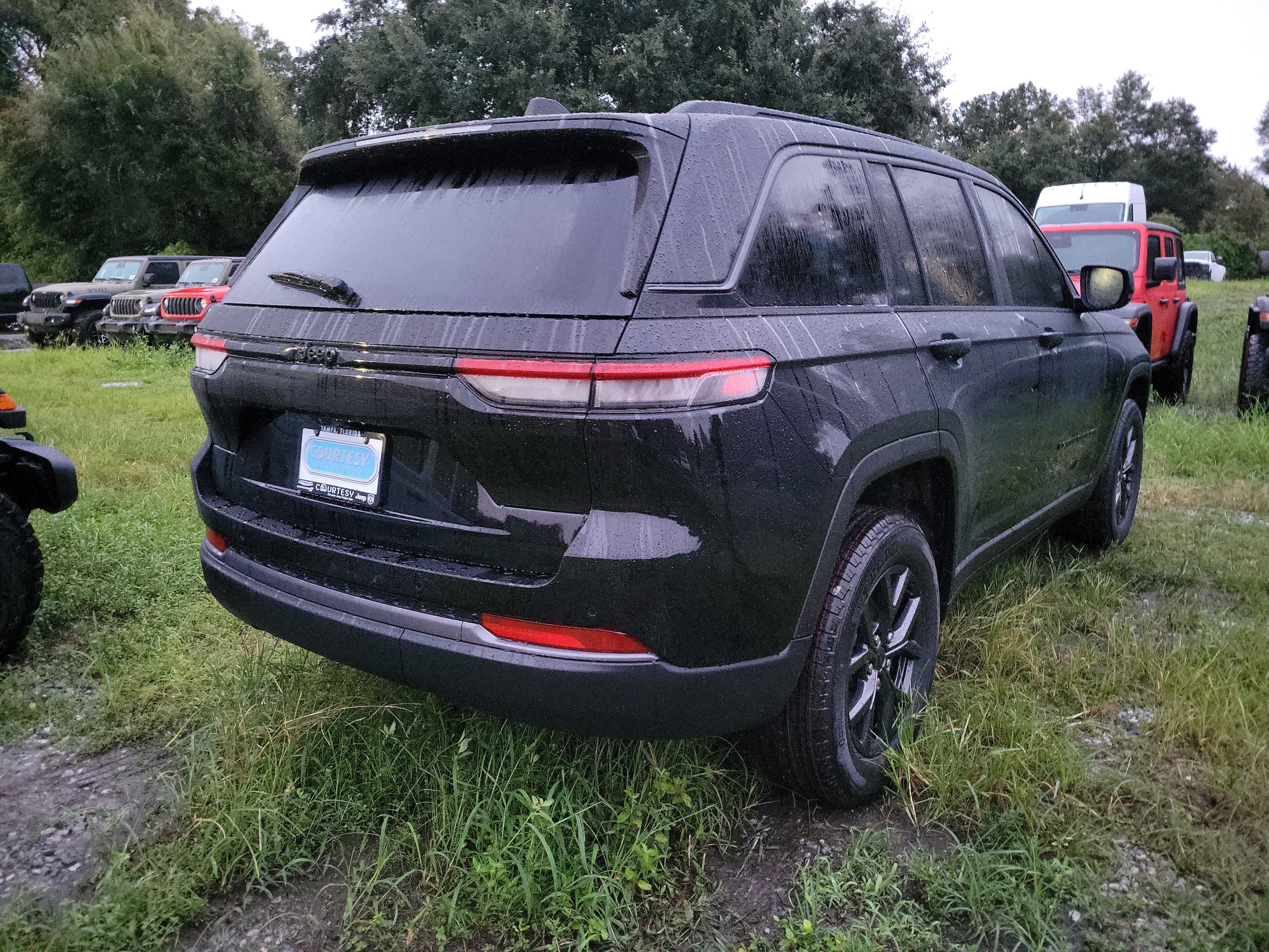New 2027 Jeep Grand Cherokee Altitude RWD image 3