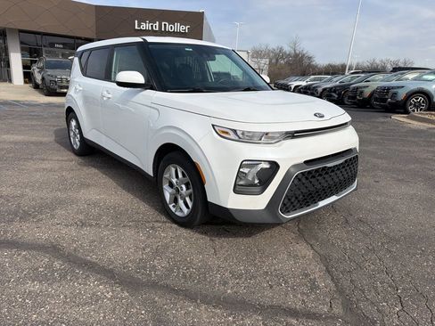 Used 2020 Kia Soul S image 3