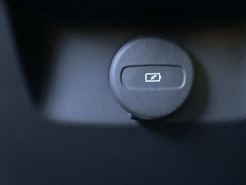 Certified 2025 Volvo XC90 B6 Ultra w/ Protection Package Premier image 15