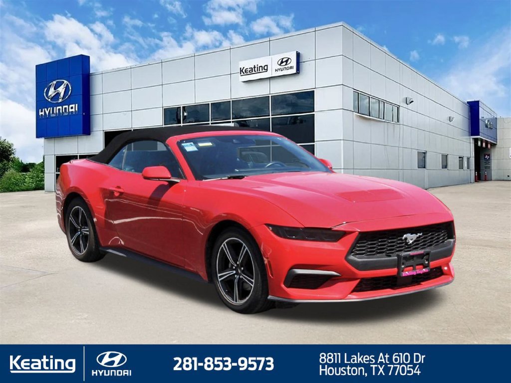 Used 2025 Ford Mustang Convertible RWD image 3