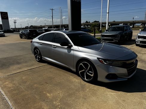 Used 2021 Honda Accord Sport image 12