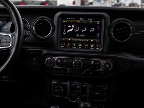 Used 2023 Jeep Wrangler Unlimited Sahara w/ Cold Weather Group AWD/4WD image 21