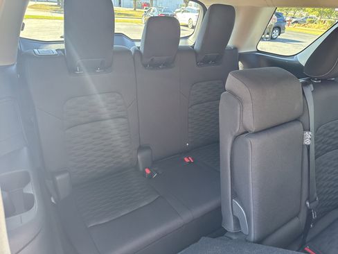 Used 2025 Nissan Pathfinder SV image 33