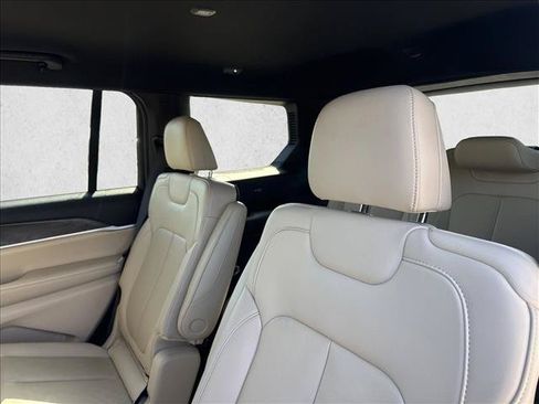 Used 2023 Jeep Grand Cherokee L Limited AWD/4WD image 16