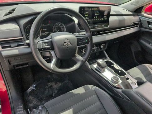 Used 2025 Mitsubishi Outlander SE FWD image 15