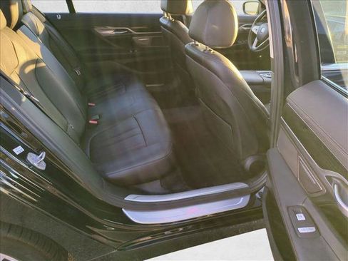 Used 2017 BMW 740i image 22
