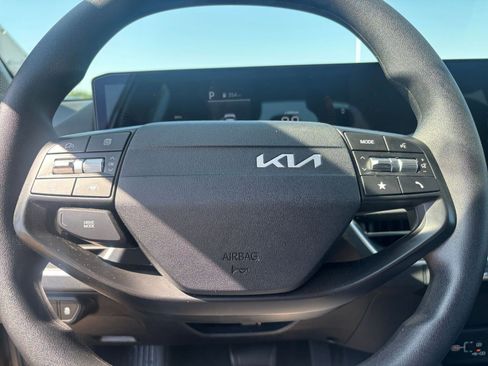 Used 2025 Kia K4 FWD image 27