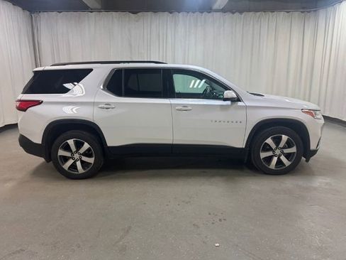 Used 2019 Chevrolet Traverse LT w/ LT Premium Package image 3