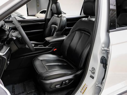 Used 2023 Jeep Grand Cherokee L Limited image 35