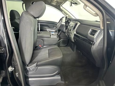 Used 2018 Nissan Titan SV image 26