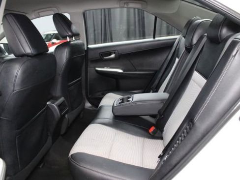 Used 2014 Toyota Camry SE image 21