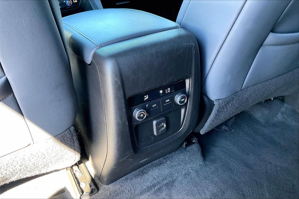 Used 2023 Buick Enclave Essence FWD image 11