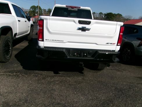 New 2026 Chevrolet Silverado 2500 ZR2 image 16