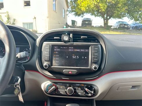 Used 2022 Kia Soul LX image 44