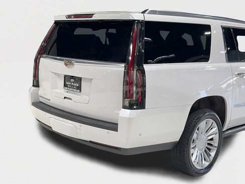 Used 2020 Cadillac Escalade ESV Platinum image 10