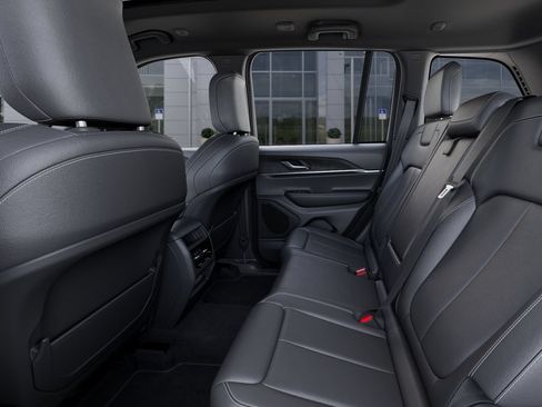 New 2025 Jeep Grand Cherokee Limited w/ Black Appearance Package AWD/4WD image 24