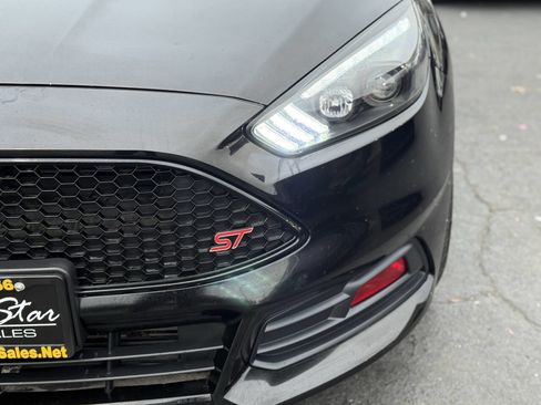 Used 2018 Ford Focus ST image 4